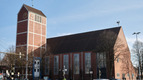 Außenansicht der Martin-Luther-Kirche im Winter von der Ecke Hemmstraße / Fürther Straße